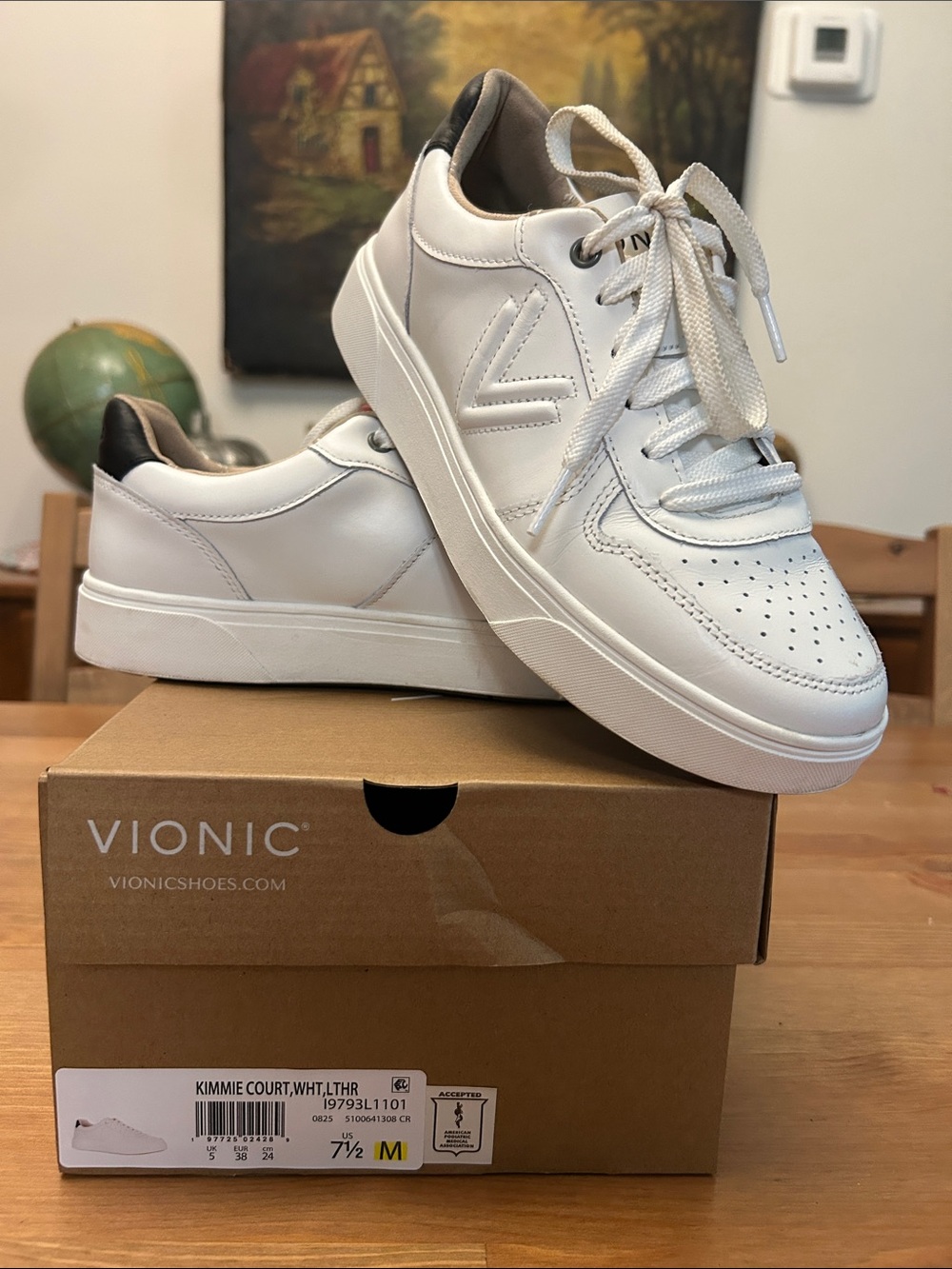 Vionic White Leather Lace-Up Court Sneakers